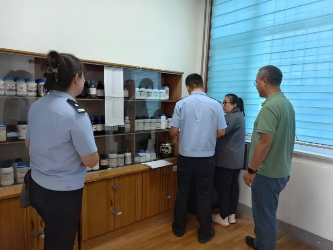 筑牢化学品安全防线 护航质量检测业务发展——辖区派出所莅临我司开展易制毒易制爆化学品专项检查